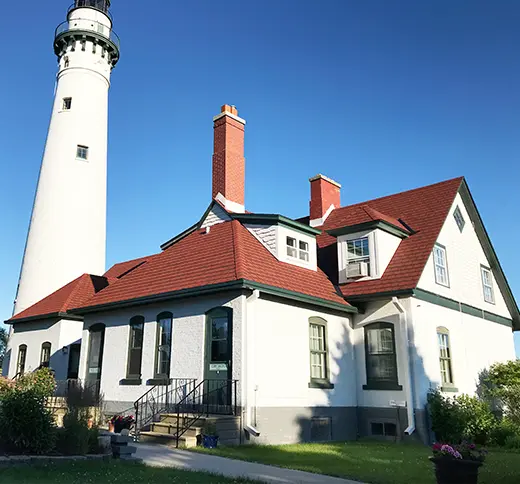 a photo of wind point lighthouse